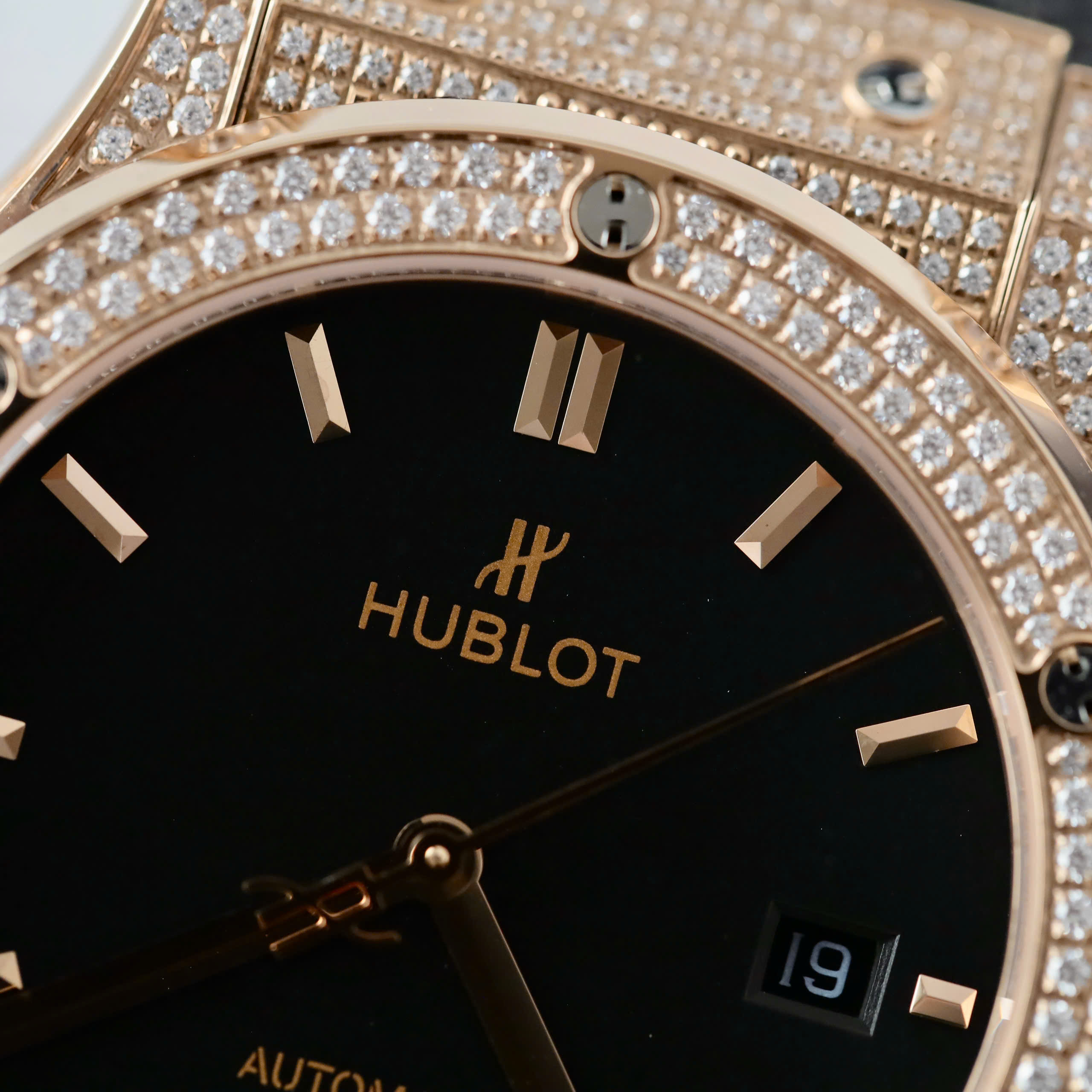 Đồng Hồ Hublot Nam Rep 11 Đính Đá Màu Đen Classic Fusion King Gold Xưởng HB 42mm (7) Đồng Hồ Hublot Nam Rep 11 Đính Đá Màu Đen Classic Fusion King Gold Xưởng HB 42mm