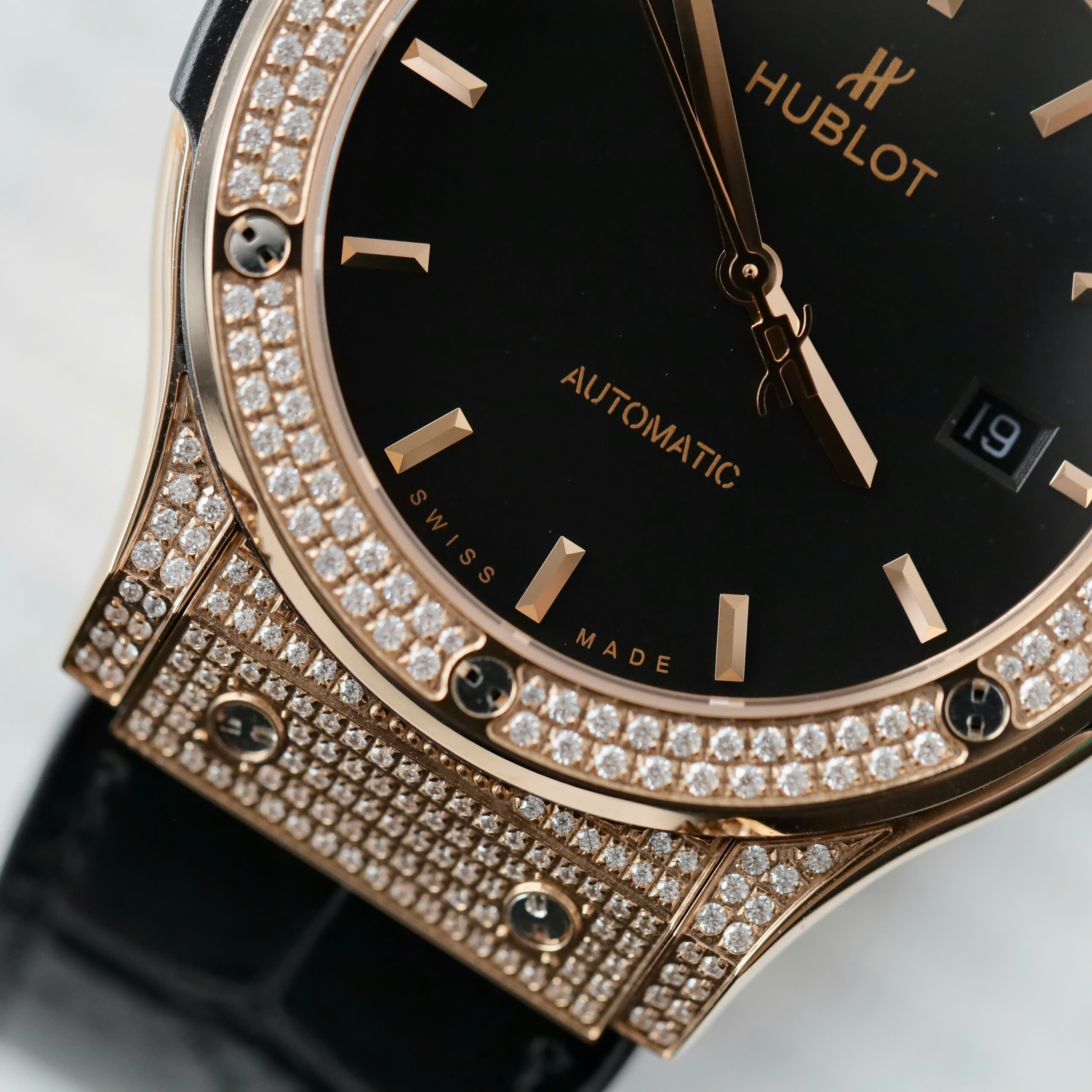 Đồng Hồ Hublot Nam Rep 11 Đính Đá Màu Đen Classic Fusion King Gold Xưởng HB 42mm (8) Đồng Hồ Hublot Nam Rep 11 Đính Đá Màu Đen Classic Fusion King Gold Xưởng HB 42mm