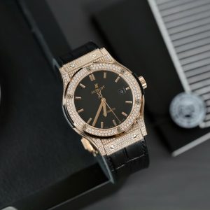 Đồng Hồ Hublot Nam Rep 11 Đính Đá Màu Đen Classic Fusion King Gold Xưởng HB 42mm