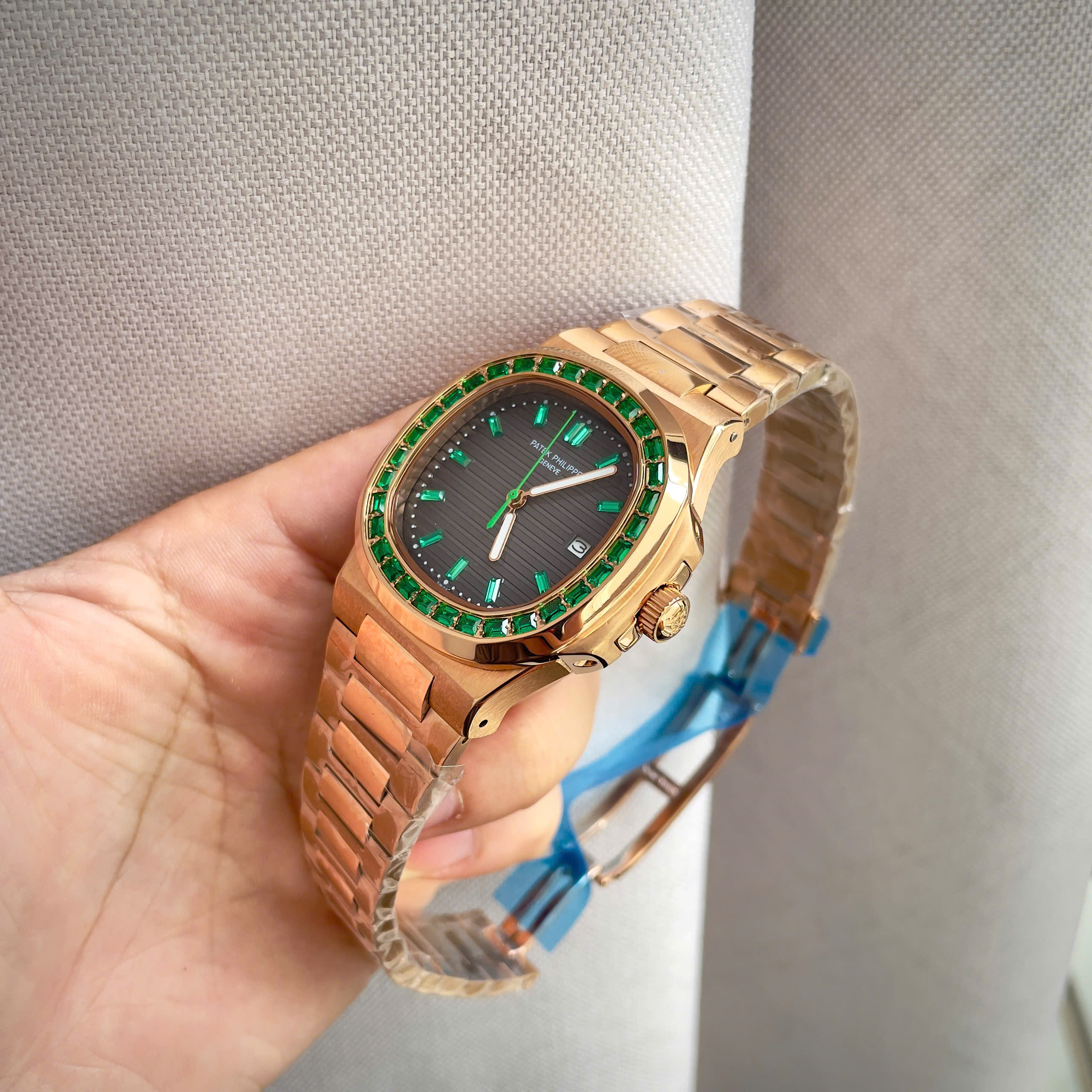Đồng Hồ Patek Philippe Fake Máy Nhật Nautilus 5723 Màu Vàng Hồng Đính Đá 40mm (3) Đồng Hồ Patek Philippe Fake Máy Nhật Nautilus 5723 Màu Vàng Hồng Đính Đá 40mm (8)