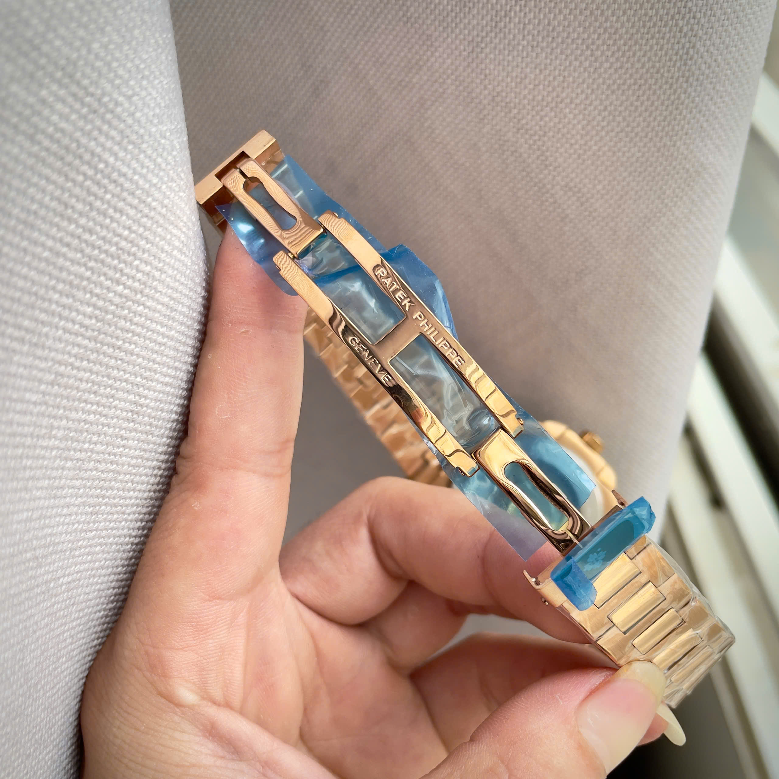 Đồng Hồ Patek Philippe Fake Máy Nhật Nautilus 5723 Màu Vàng Hồng Đính Đá 40mm (6) Đồng Hồ Patek Philippe Fake Máy Nhật Nautilus 5723 Màu Vàng Hồng Đính Đá 40mm (8)