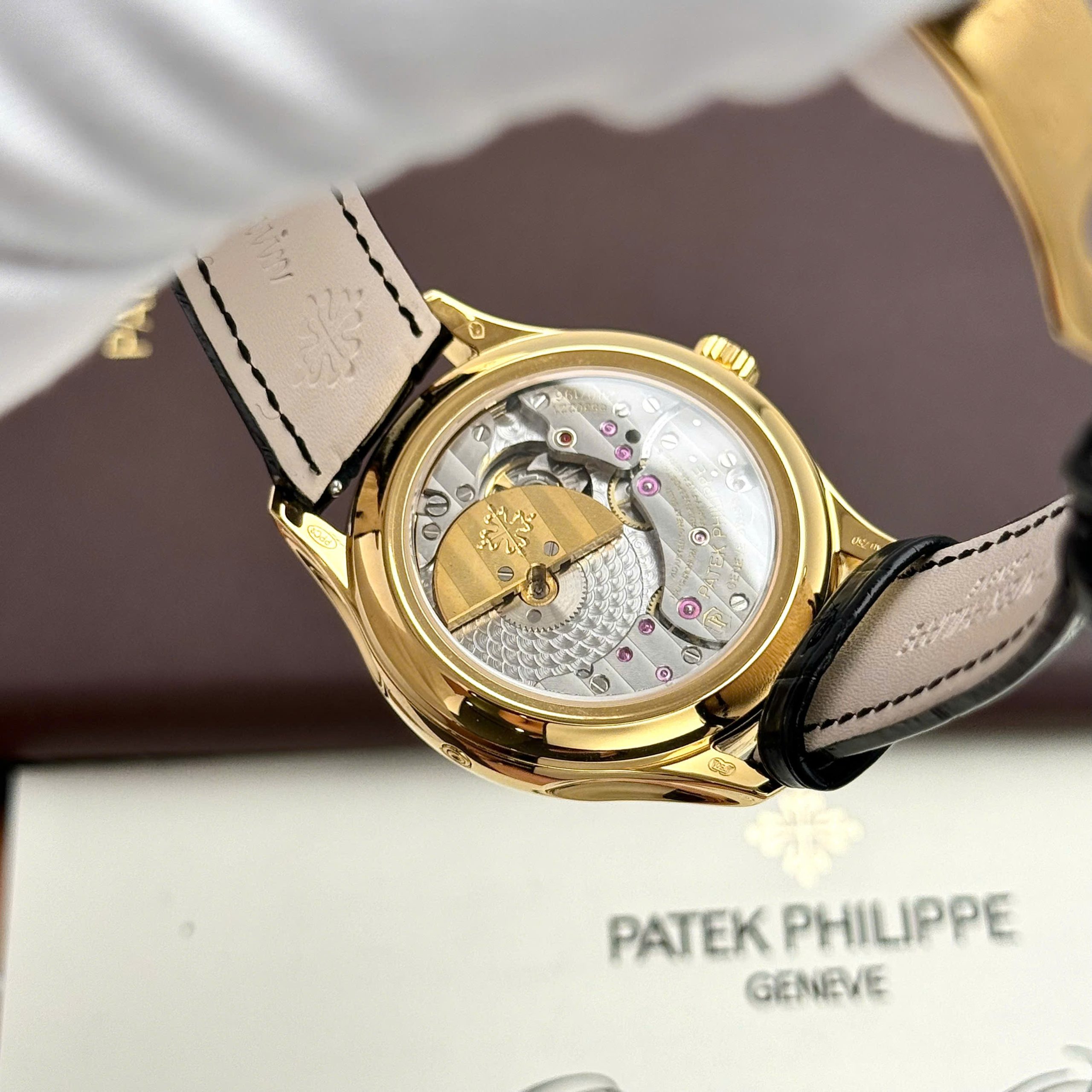 Đồng Hồ Patek Philippe Grand Complicaitons 5327J Chế Tác Cao Cấp Dây Da Đen 40mm (3) Đồng Hồ Patek Philippe Grand Complicaitons 5327J Chế Tác Cao Cấp Dây Da Đen 40mm (7)