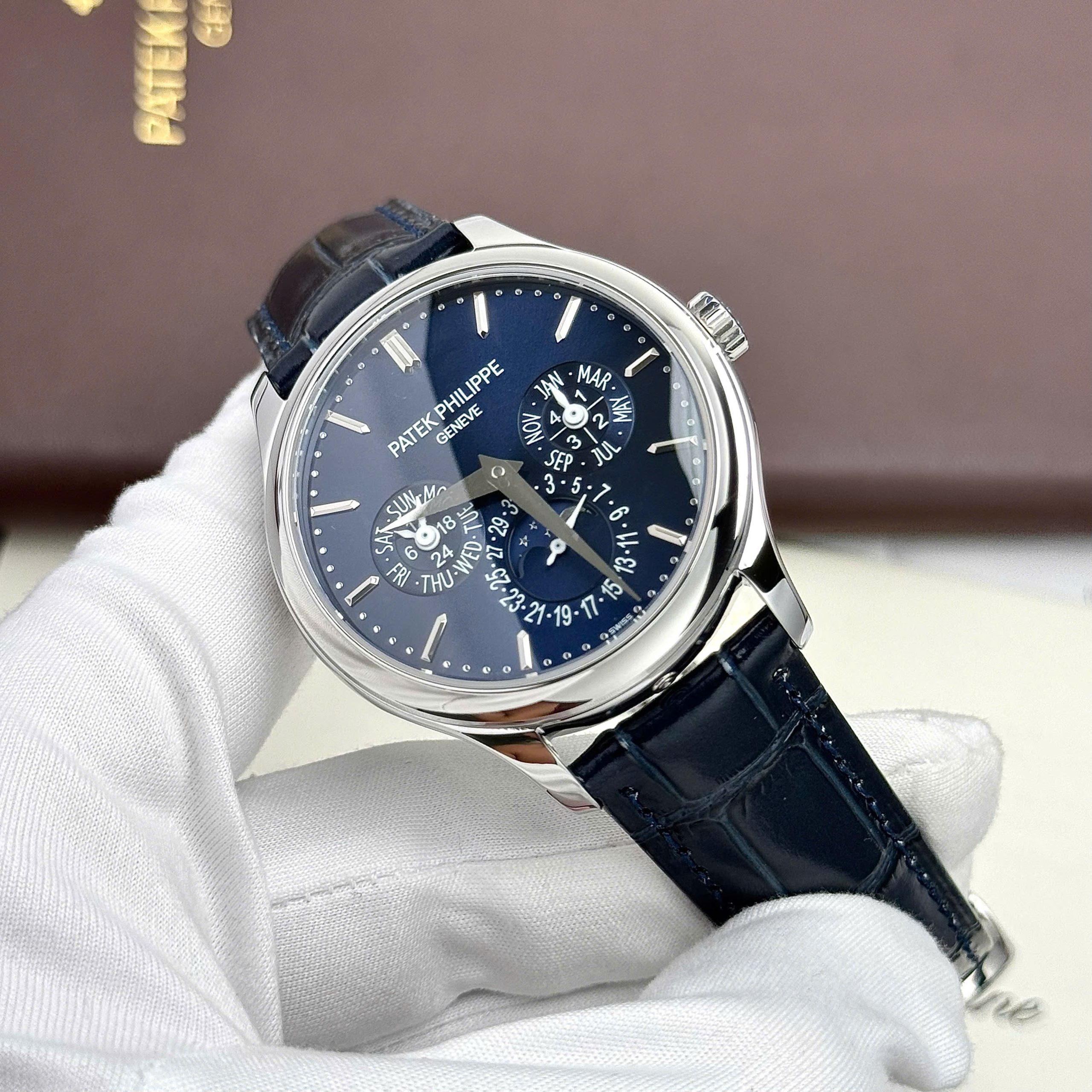 Đồng Hồ Patek Philippe Replica 11 Grand Complications 5327G Màu Xanh Dương 40mm (1) Đồng Hồ Patek Philippe Replica 11 Grand Complications 5327G Màu Xanh Dương 40mm (1)