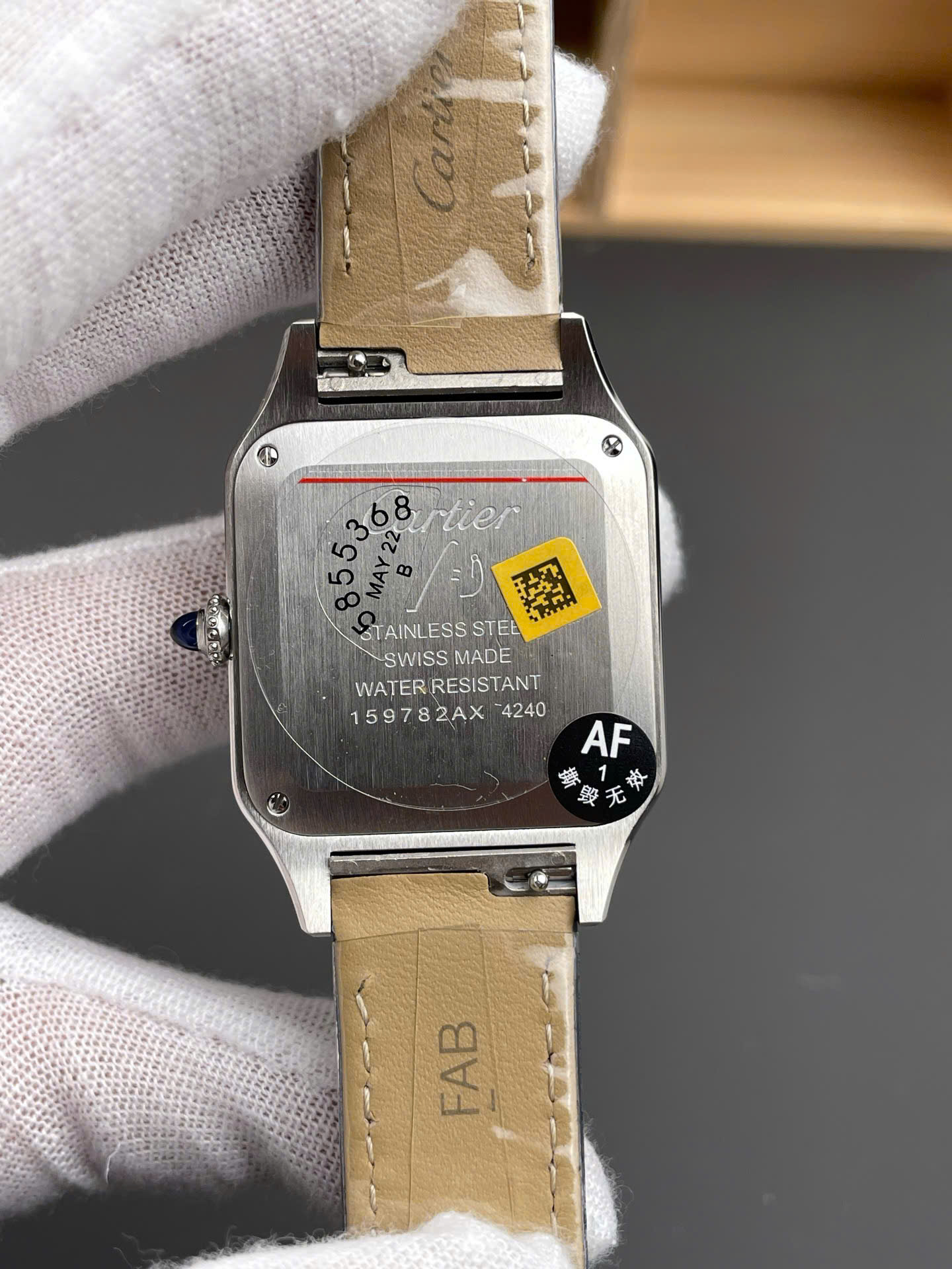 Đồng Hồ Cartier Replica Cao Cấp Santos Dumont WSSA0022 Nam Dây Da Màu Xanh Dương AF 43,5mm (8) Dong Ho Cartier Replica Cao Cap Santos Dumont WSSA0022 Nam Day Da Mau Xanh Duong AF 435mm 8