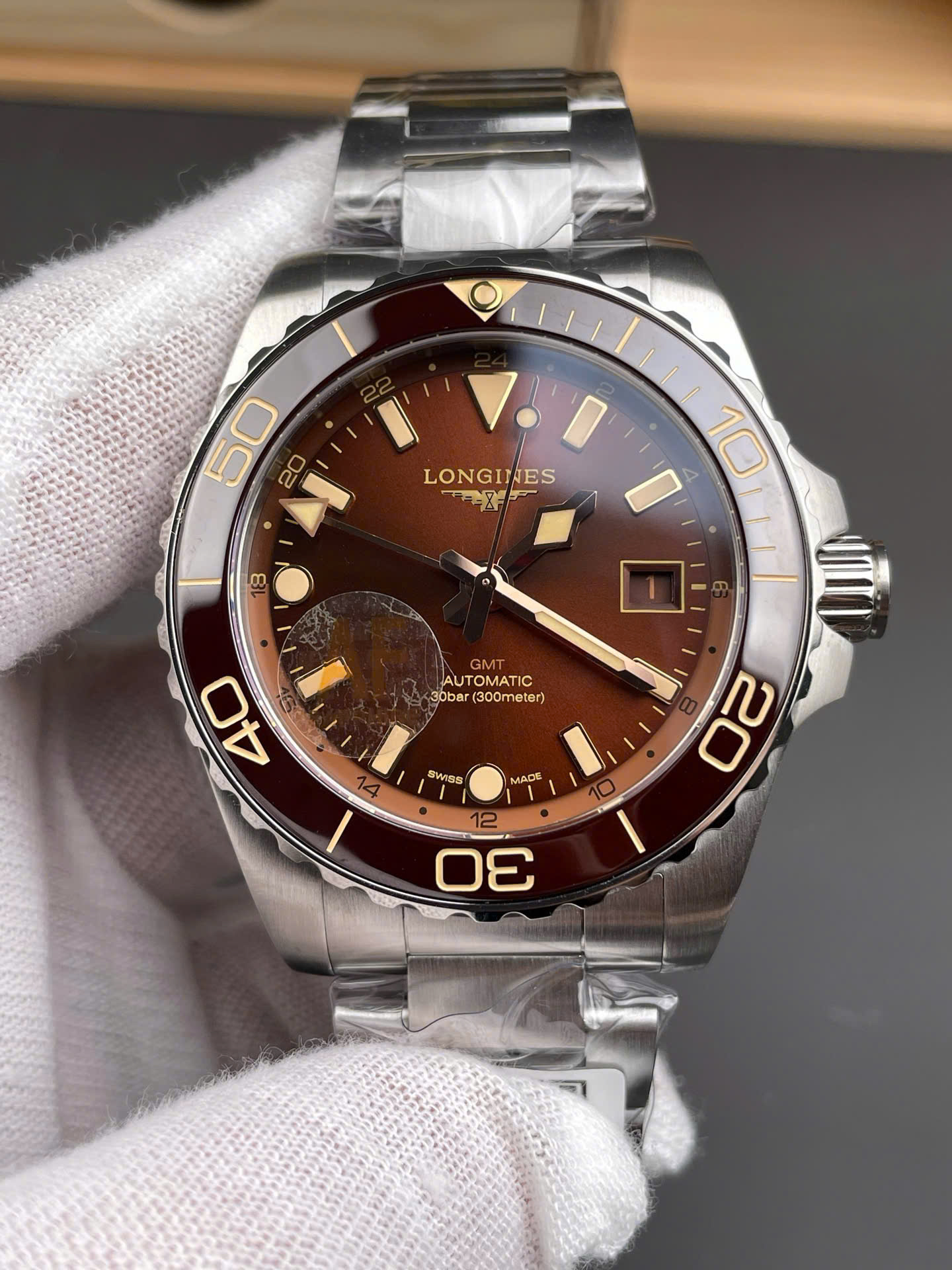 Đồng Hồ Longines Rep 11 HydroConquest Nam Dây Kim Loại Mặt Số Nâu Xưởng AF 41mm (5) Đồng Hồ Longines Rep 11 HydroConquest Nam Dây Kim Loại Mặt Số Nâu Xưởng AF 41mm (7)