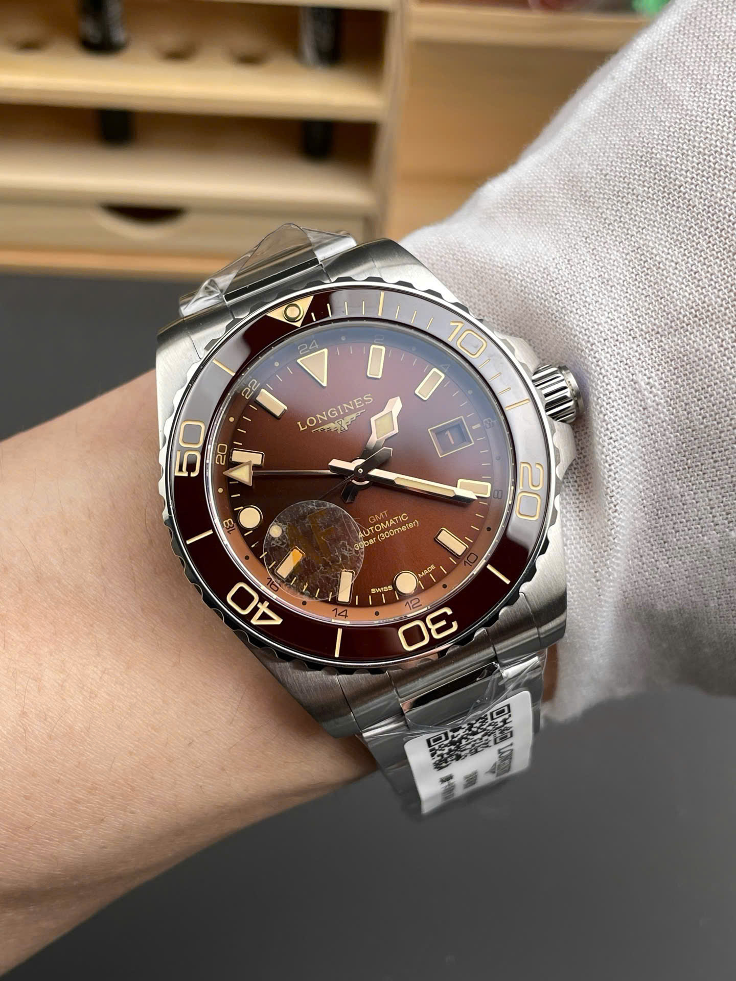 Đồng Hồ Longines Rep 11 HydroConquest Nam Dây Kim Loại Mặt Số Nâu Xưởng AF 41mm (6) Đồng Hồ Longines Rep 11 HydroConquest Nam Dây Kim Loại Mặt Số Nâu Xưởng AF 41mm (7)