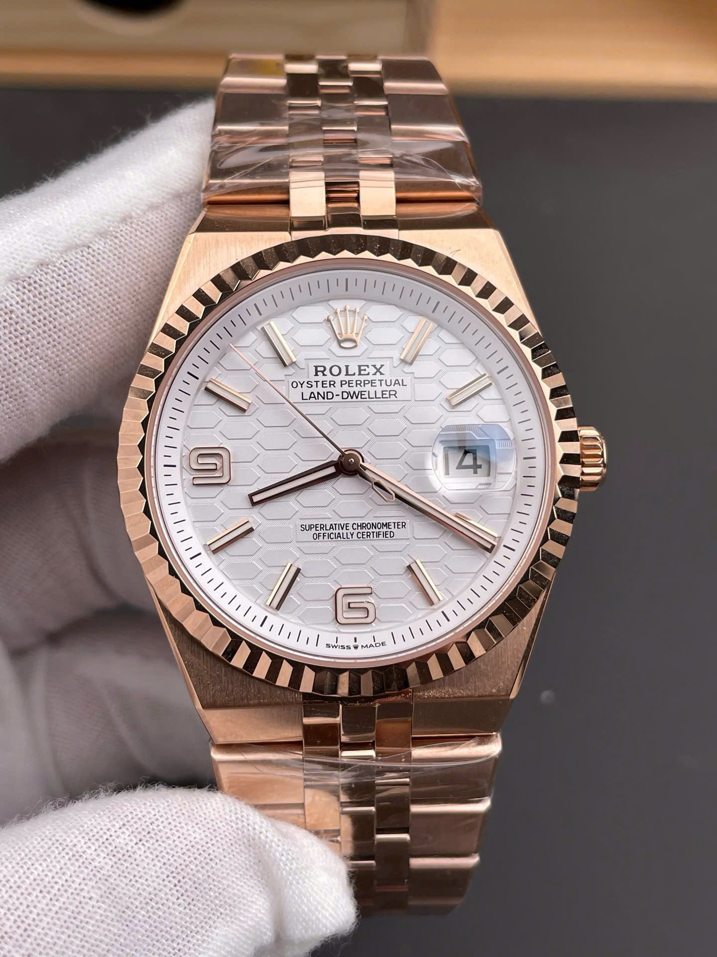 Đồng Hồ Rolex Land-Dweller 127235 Rep 11 Mặt Số Trắng Họa Tiết Tổ Ong 40mm (4) Đồng Hồ Rolex Land-Dweller 127235 Rep 11 Mặt Số Trắng Họa Tiết Tổ Ong 40mm (1)