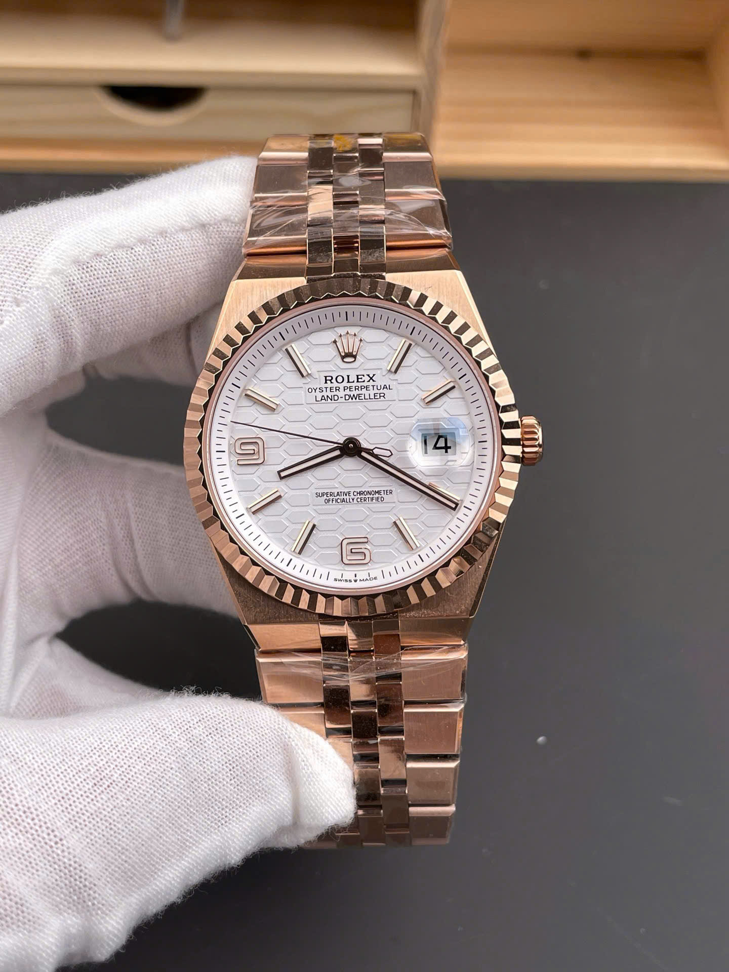 Đồng Hồ Rolex Land-Dweller 127235 Rep 11 Mặt Số Trắng Họa Tiết Tổ Ong 40mm (5) Đồng Hồ Rolex Land-Dweller 127235 Rep 11 Mặt Số Trắng Họa Tiết Tổ Ong 40mm (1)