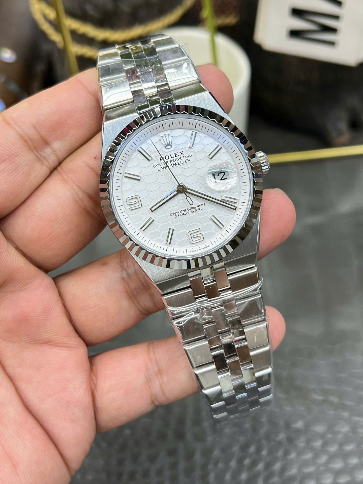 Đồng Hồ Rolex Land-Dweller 127336 Rep 11 Mặt Số Màu Trắng Họa Tiết Tổ Ong 40mm (2) Đồng Hồ Rolex Land-Dweller 127336 Rep 11 Mặt Số Màu Trắng Họa Tiết Tổ Ong 40mm (5)