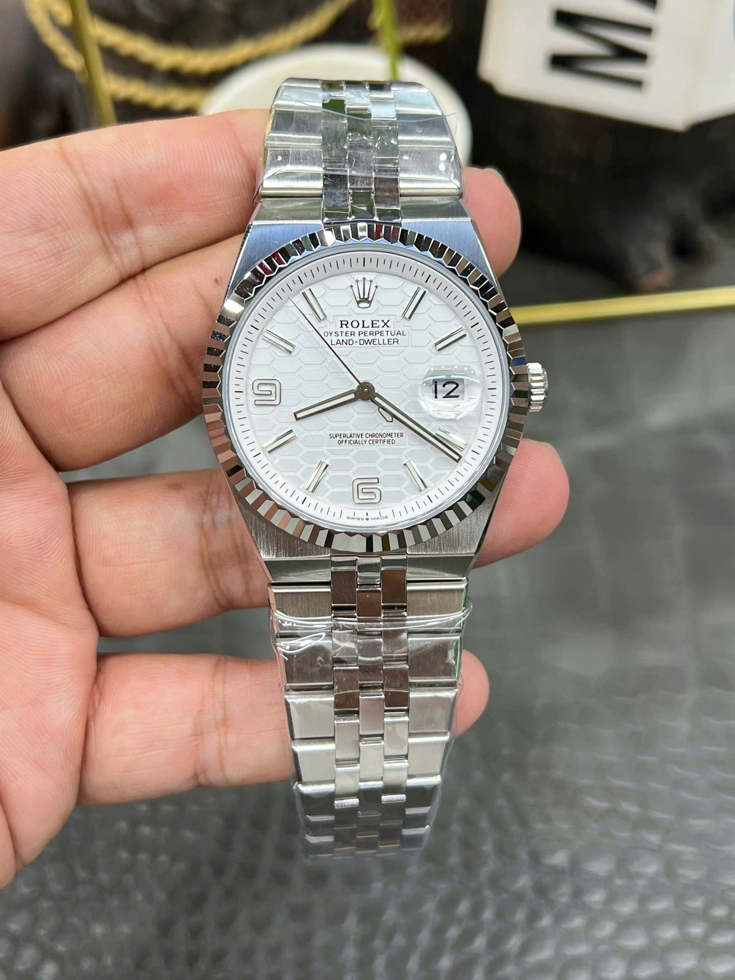 Đồng Hồ Rolex Land-Dweller 127336 Rep 11 Mặt Số Màu Trắng Họa Tiết Tổ Ong 40mm (3) Đồng Hồ Rolex Land-Dweller 127336 Rep 11 Mặt Số Màu Trắng Họa Tiết Tổ Ong 40mm (5)
