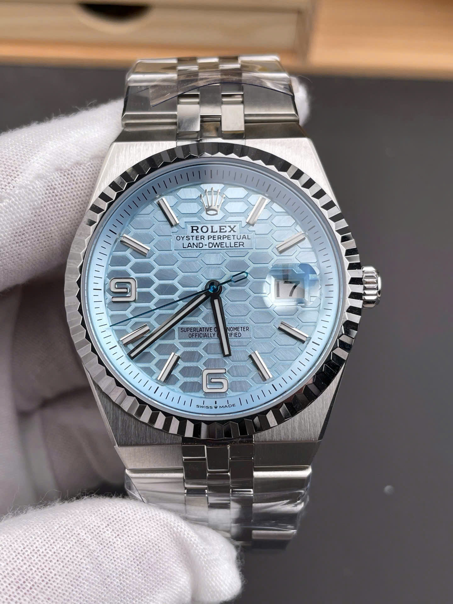 Đồng Hồ Rolex Land-Dweller 127336 Rep 11 Mặt Số Xanh Băng Họa Tiết Tổ Ong 40mm (6) Đồng Hồ Rolex Land-Dweller 127336 Rep 11 Mặt Số Xanh Băng Họa Tiết Tổ Ong 40mm (6)