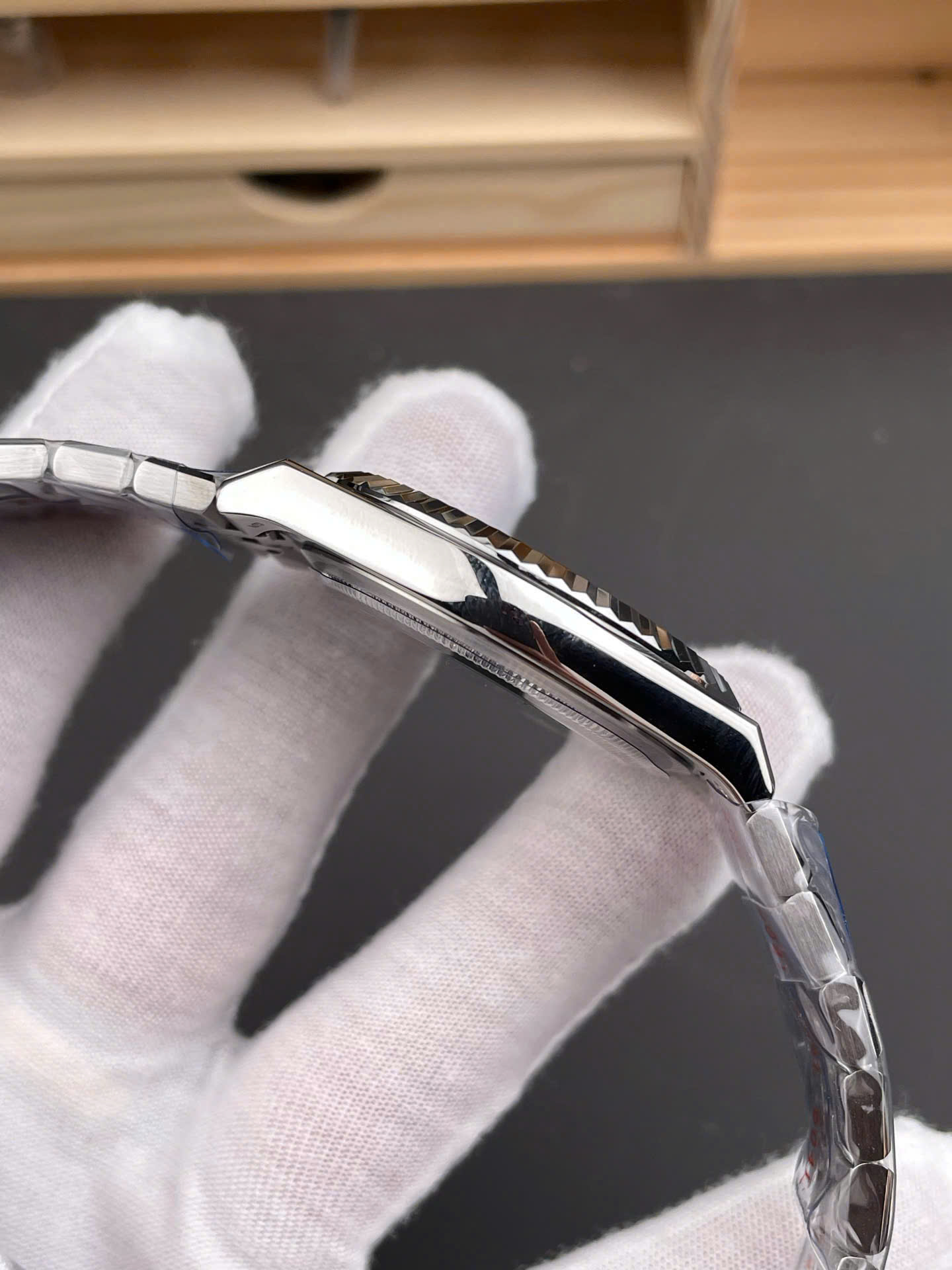 Đồng Hồ Rolex Land-Dweller 127336 Rep 11 Mặt Số Xanh Băng Họa Tiết Tổ Ong 40mm (9) Dong Ho Rolex Land Dweller 127336 Rep 11 Mat So Xanh Bang Hoa Tiet To Ong 40mm 9