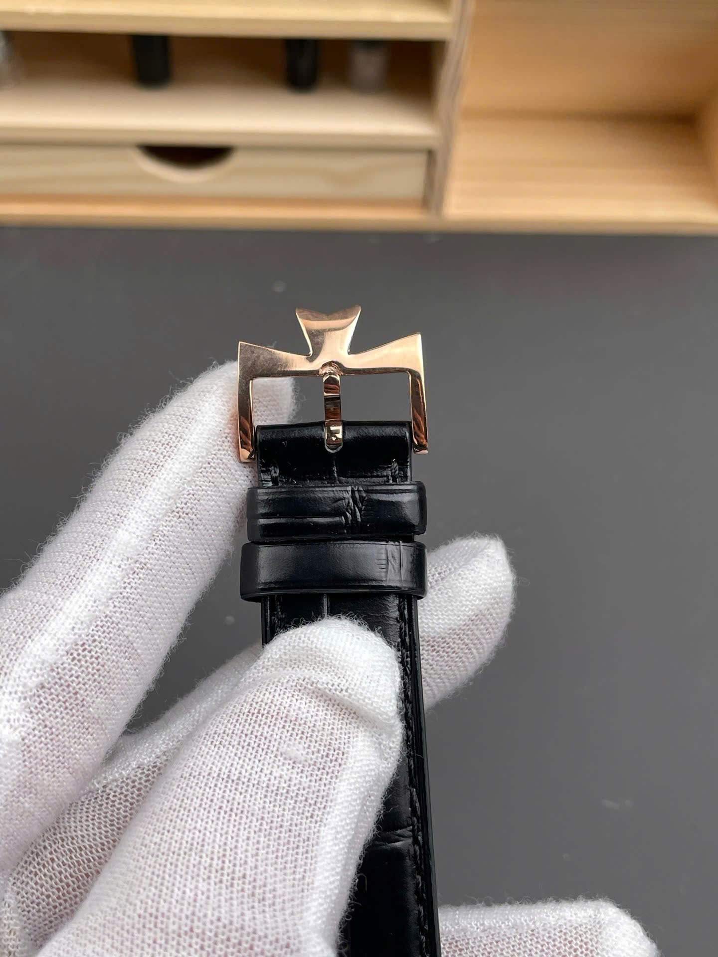 Đồng Hồ Vacheron Constantin Replica 11 Patrimony 85180 Nam Dây Da Màu Đen Xưởng MKS 40mm (1) Dong Ho Vacheron Constantin Replica 11 Patrimony 85180 Nam Day Da Mau Den Xuong MKS 40mm 1