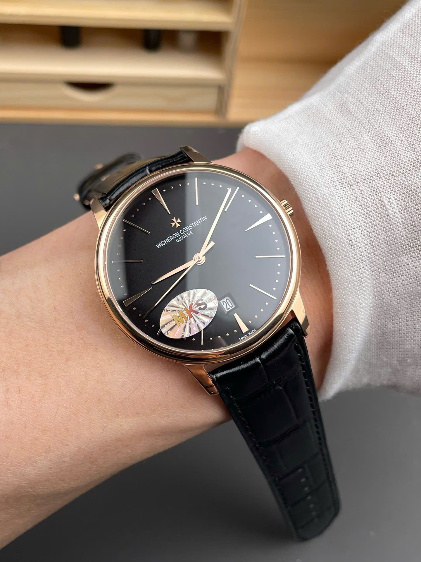 Đồng Hồ Vacheron Constantin Replica 11 Patrimony 85180 Nam Dây Da Màu Đen Xưởng MKS 40mm (6) Dong Ho Vacheron Constantin Replica 11 Patrimony 85180 Nam Day Da Mau Den Xuong MKS 40mm 6