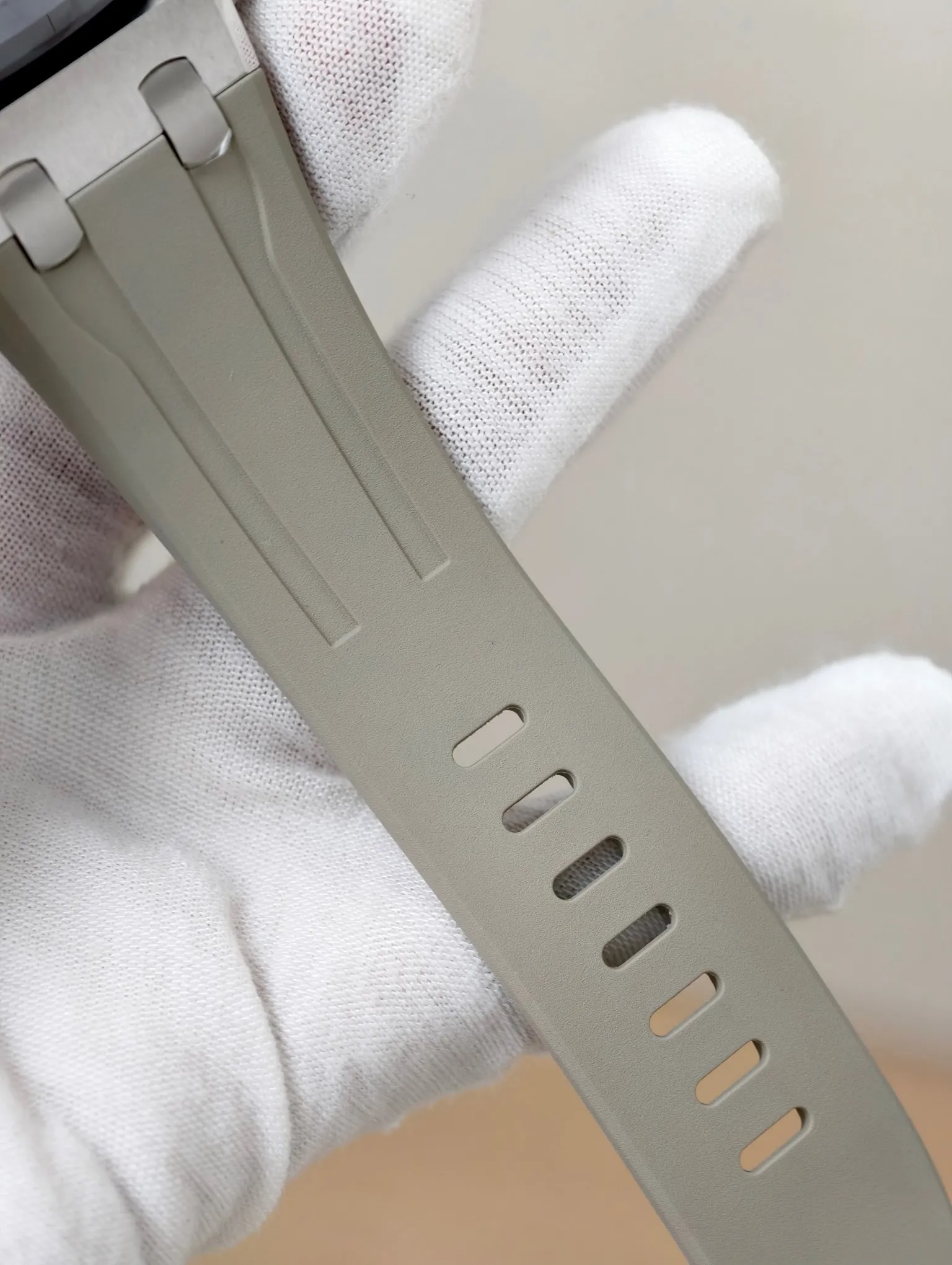 Đồng Hồ Audemars Piguet Rep 11 Royal Oak Offshore 26240ST Dây Cao Su Xưởng APS 43mm (3) Dong Ho Audemars Piguet Rep 11 Royal Oak Offshore 26240ST Day Cao Su Xuong APS 43mm 3