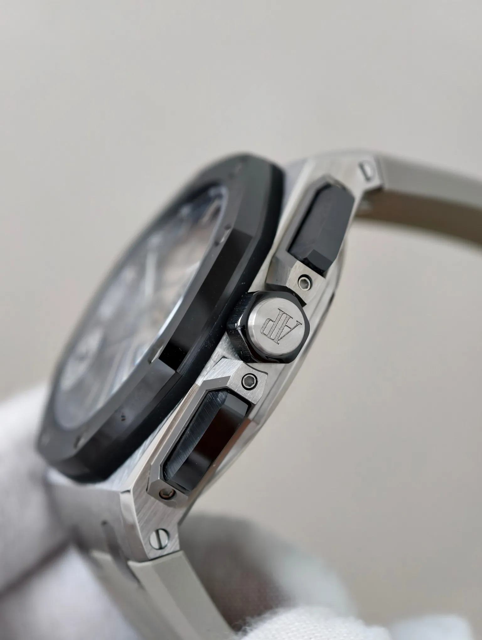 Đồng Hồ Audemars Piguet Rep 11 Royal Oak Offshore 26240ST Dây Cao Su Xưởng APS 43mm (5) Dong Ho Audemars Piguet Rep 11 Royal Oak Offshore 26240ST Day Cao Su Xuong APS 43mm 5