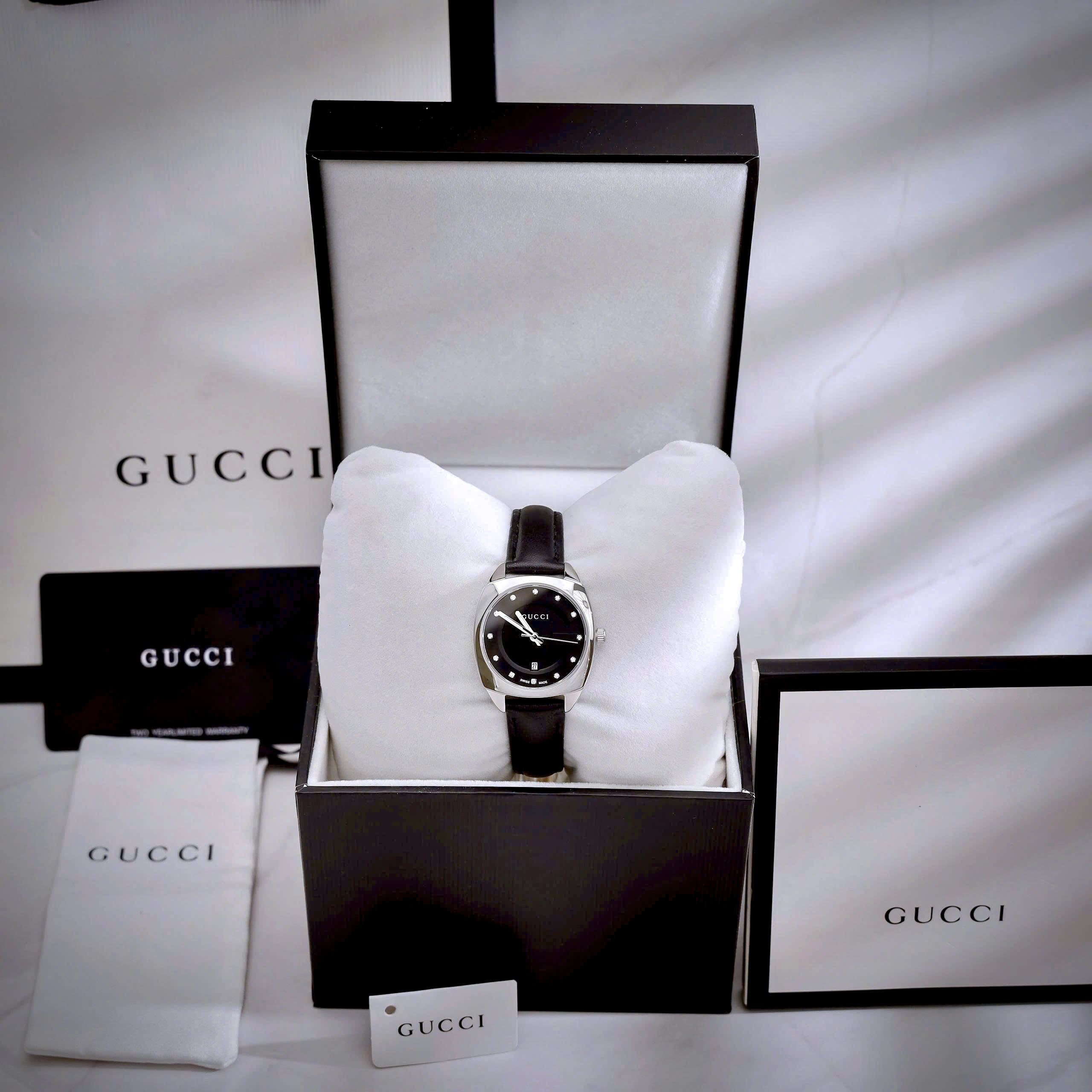 Đồng Hồ Gucci GG2570 Diamond Super Fake Cao Cấp Dây Da Màu Đen Máy Pin 29mm (5) Dong Ho Gucci GG2570 Diamond Super Fake Cao Cap Day Da Mau Den May Pin 29mm 5