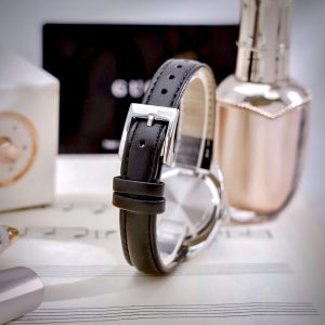 Dong Ho Gucci GG2570 Diamond Super Fake Cao Cap Day Da Mau Den May Pin 29mm 9