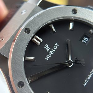 Dong Ho Hublot Classic Fusion Titanium Black Dial Che Tac 85 Grams Xuong JJZ 42mm 1