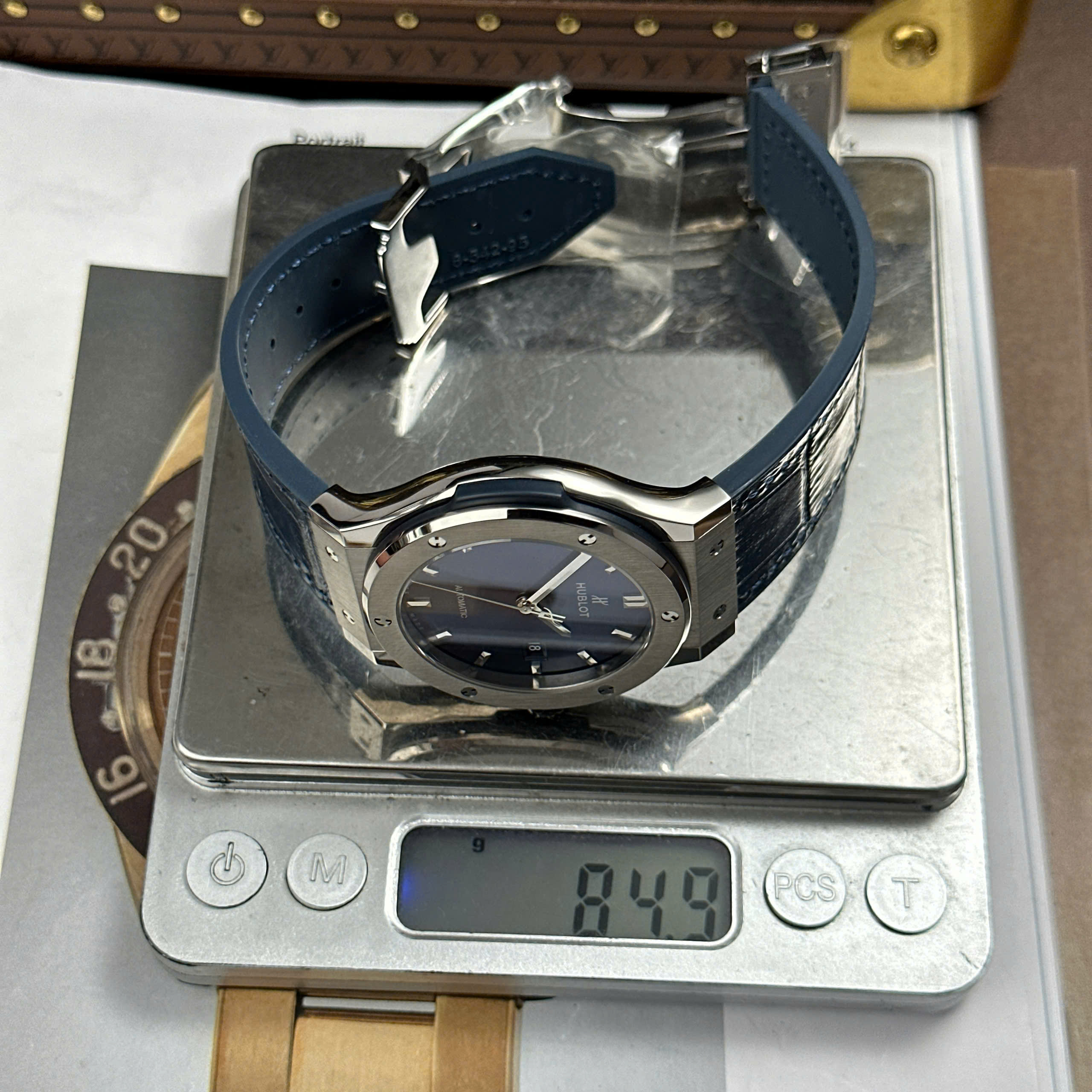 Đồng Hồ Hublot Classic Fusion Titanium Blue Dial Chế Tác 85 Grams Xưởng JJZ 42mm (1) Dong Ho Hublot Classic Fusion Titanium Blue Dial Che Tac 85 Grams Xuong JJZ 42mm 1