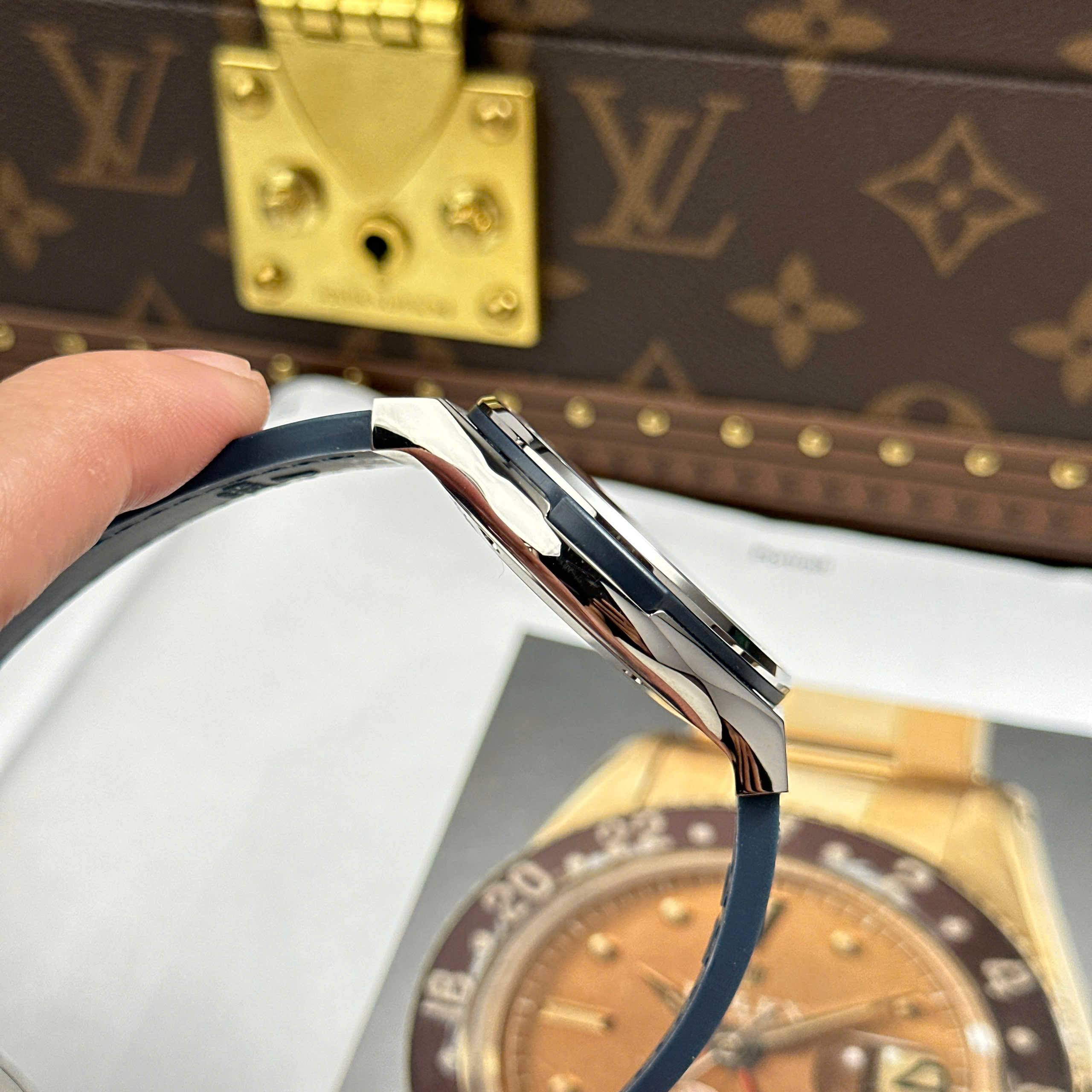 Đồng Hồ Hublot Classic Fusion Titanium Blue Dial Chế Tác 85 Grams Xưởng JJZ 42mm (11) Dong Ho Hublot Classic Fusion Titanium Blue Dial Che Tac 85 Grams Xuong JJZ 42mm 11