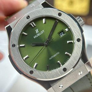 Dong Ho Hublot Classic Fusion Titanium Green Dial Che Tac 85 Grams Xuong JJZ 42mm 1
