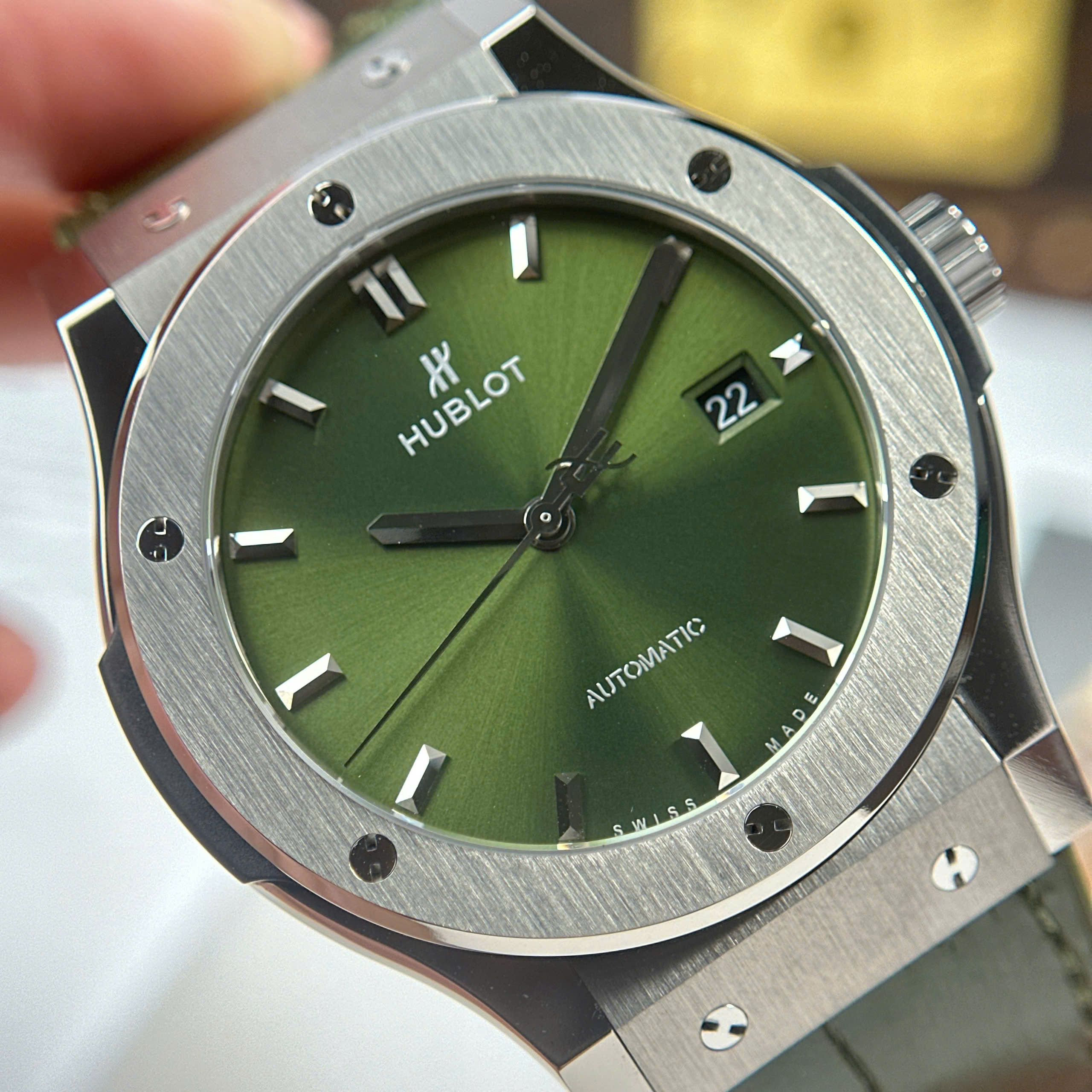 Đồng Hồ Hublot Classic Fusion Titanium Green Dial Chế Tác 85 Grams Xưởng JJZ 42mm (1) Dong Ho Hublot Classic Fusion Titanium Green Dial Che Tac 85 Grams Xuong JJZ 42mm 1