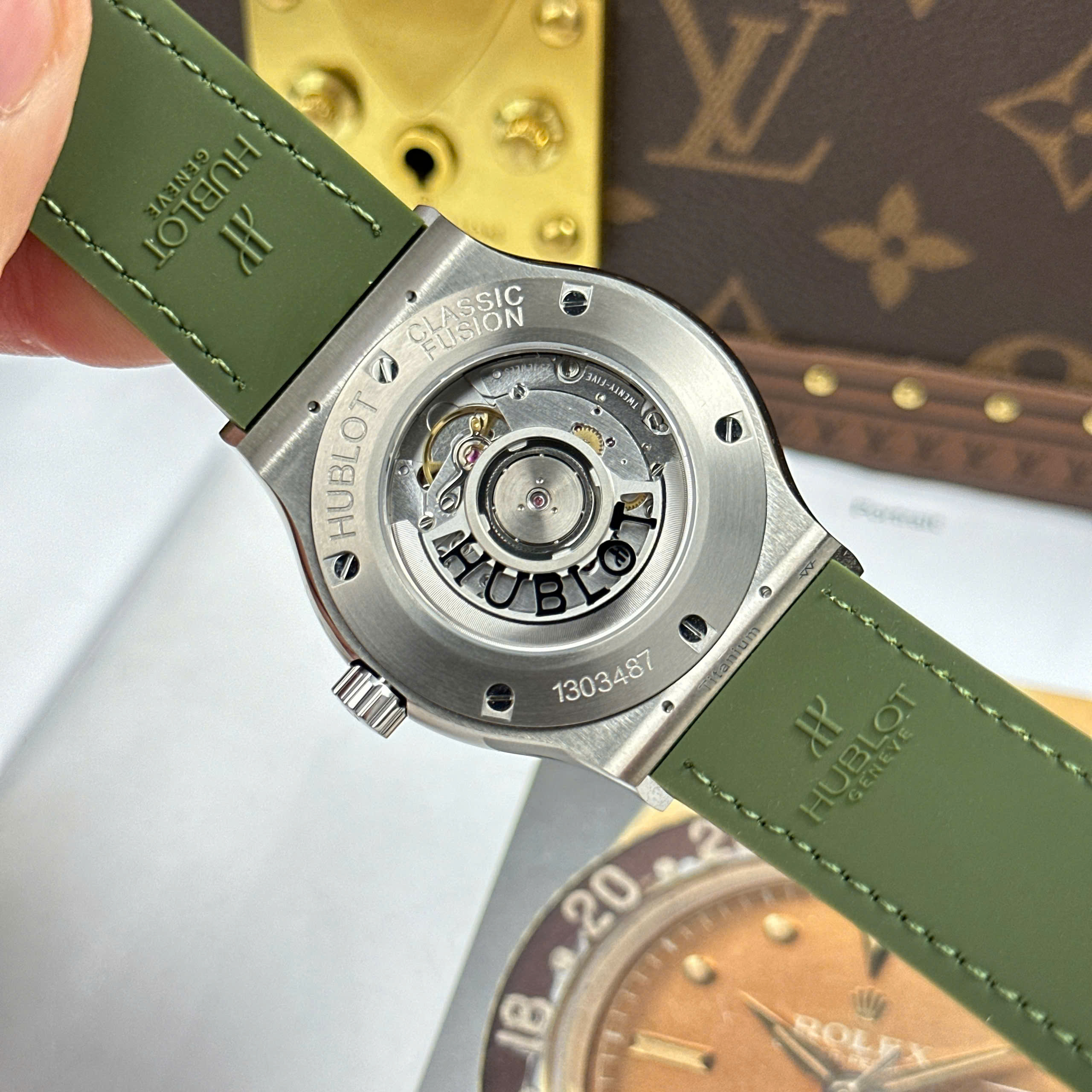 Đồng Hồ Hublot Classic Fusion Titanium Green Dial Chế Tác 85 Grams Xưởng JJZ 42mm (4) Dong Ho Hublot Classic Fusion Titanium Green Dial Che Tac 85 Grams Xuong JJZ 42mm 4