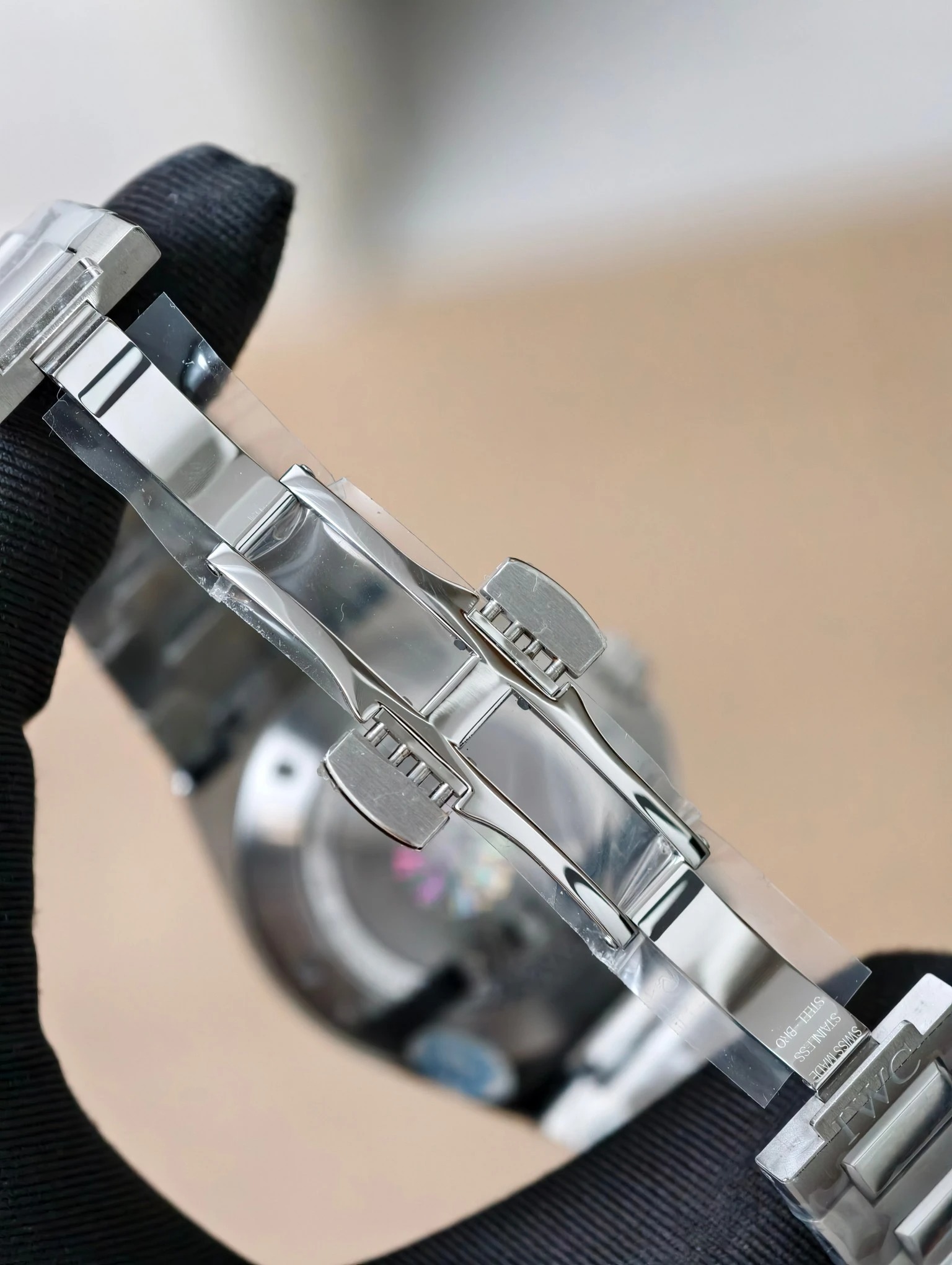 Đồng Hồ IWC Schaffhausen Ingenieur Replica Cao Cấp Nhất Mặt Xanh Lá Nhà Máy V7 40mm (1) Dong Ho IWC Schaffhausen Ingenieur Replica Cao Cap Nhat Mat Xanh La Nha May V7 40mm 1