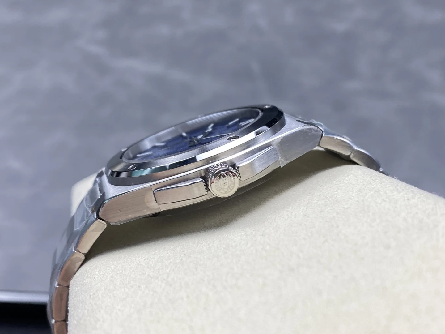 Đồng Hồ IWC Schaffhausen Ingenieur Replica Cao Cấp Nhất Nhà Máy V7 40mm (5) Dong Ho IWC Schaffhausen Ingenieur Replica Cao Cap Nhat Nha May V7 40mm 5