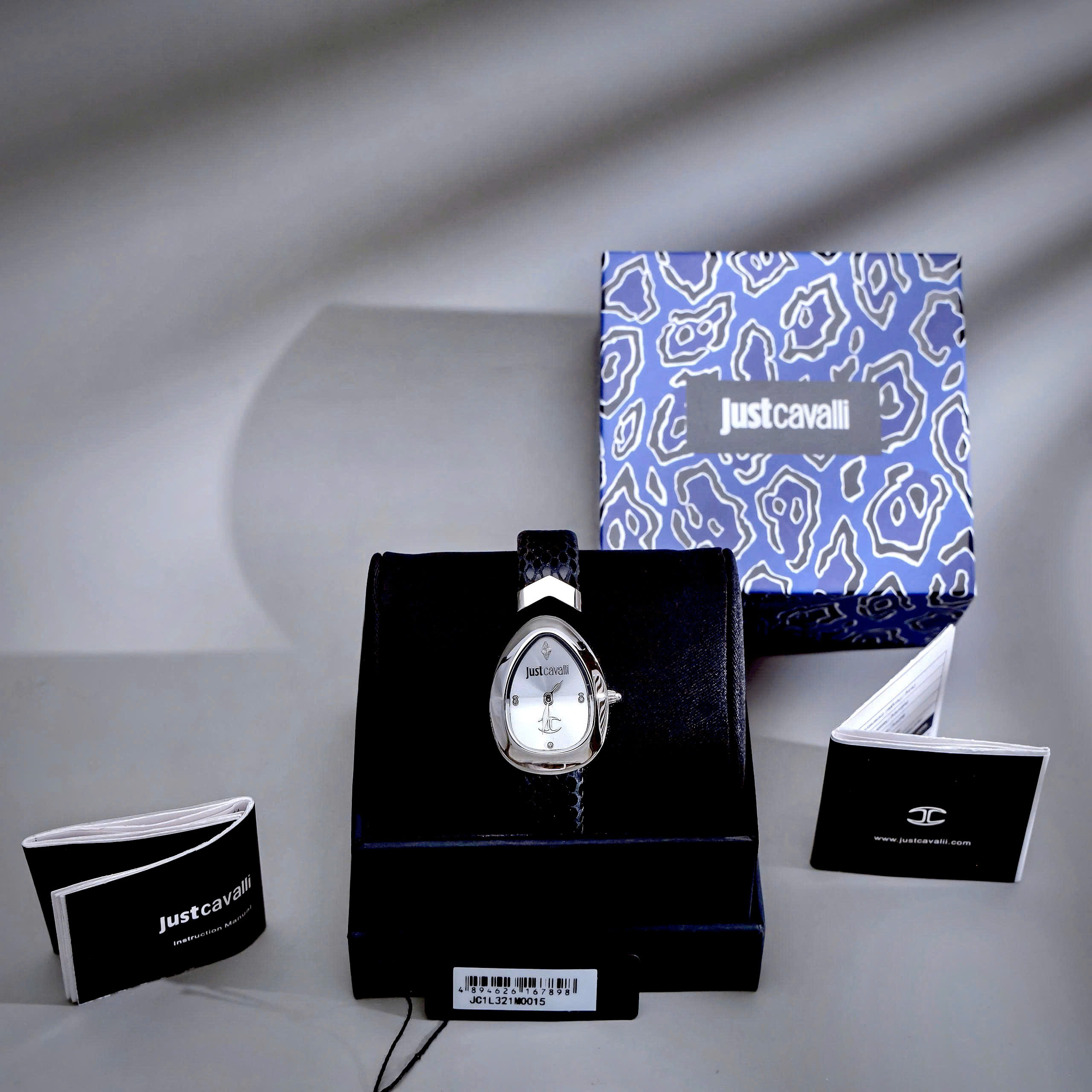 Đồng Hồ Just Cavalli Embellished Nữ Dây Da Màu Đen Like Auth Máy Pin 30mm (1) Đồng Hồ Just Cavalli Embellished Nữ Dây Da Màu Đen Like Auth Máy Pin 30mm (1)