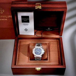 Đồng Hồ Patek Philippe Nautilus 5724 Fake Cao Cấp Máy Cơ Nhật Mặt Số Xanh 40mm (7)