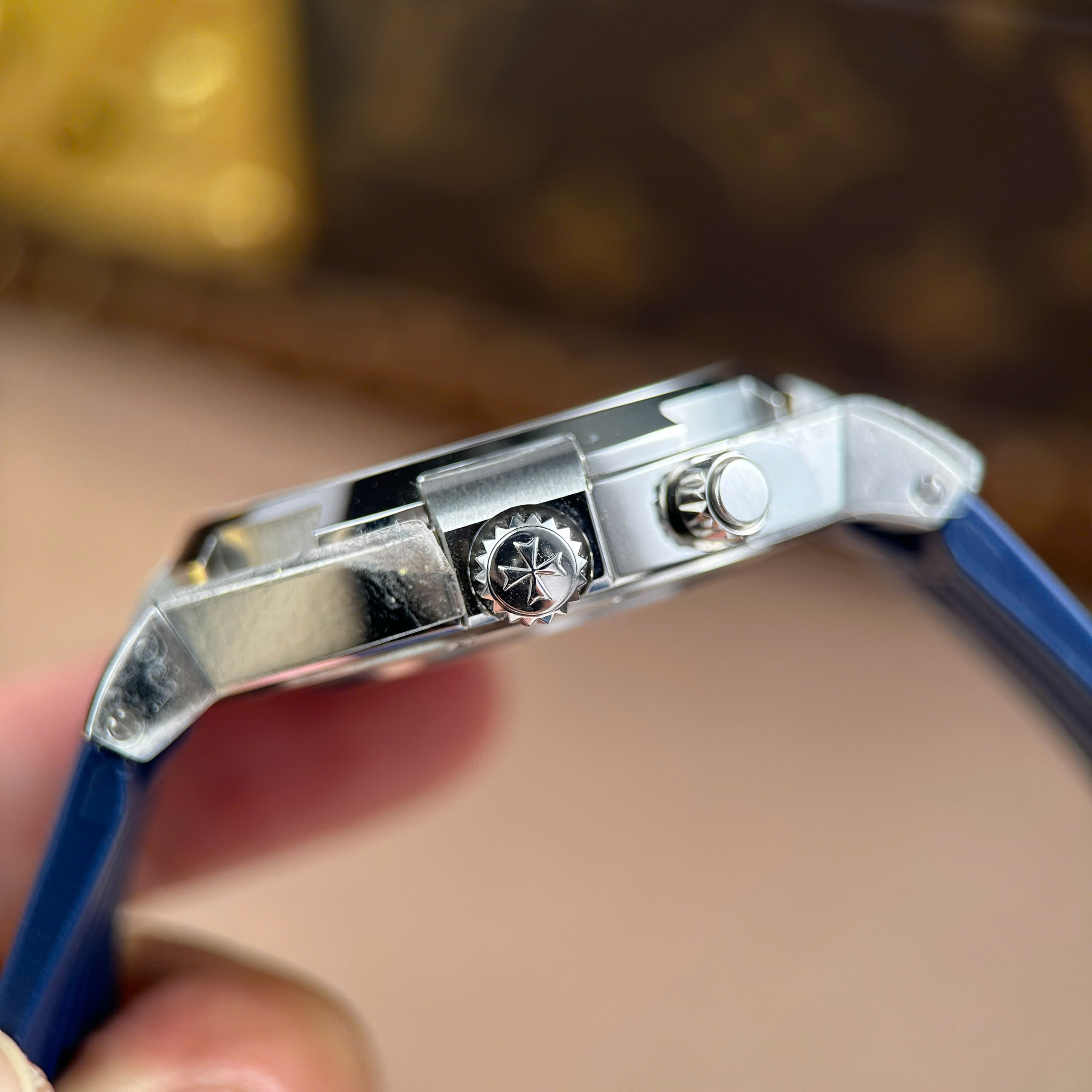 Đồng Hồ Vacheron Constantin Overseas Dual Time 47450 Dây Cao Su Màu Xanh 9F 42mm (1) Dong Ho Vacheron Constantin Overseas Dual Time 47450 Day Cao Su Mau Xanh 9F 42mm 1