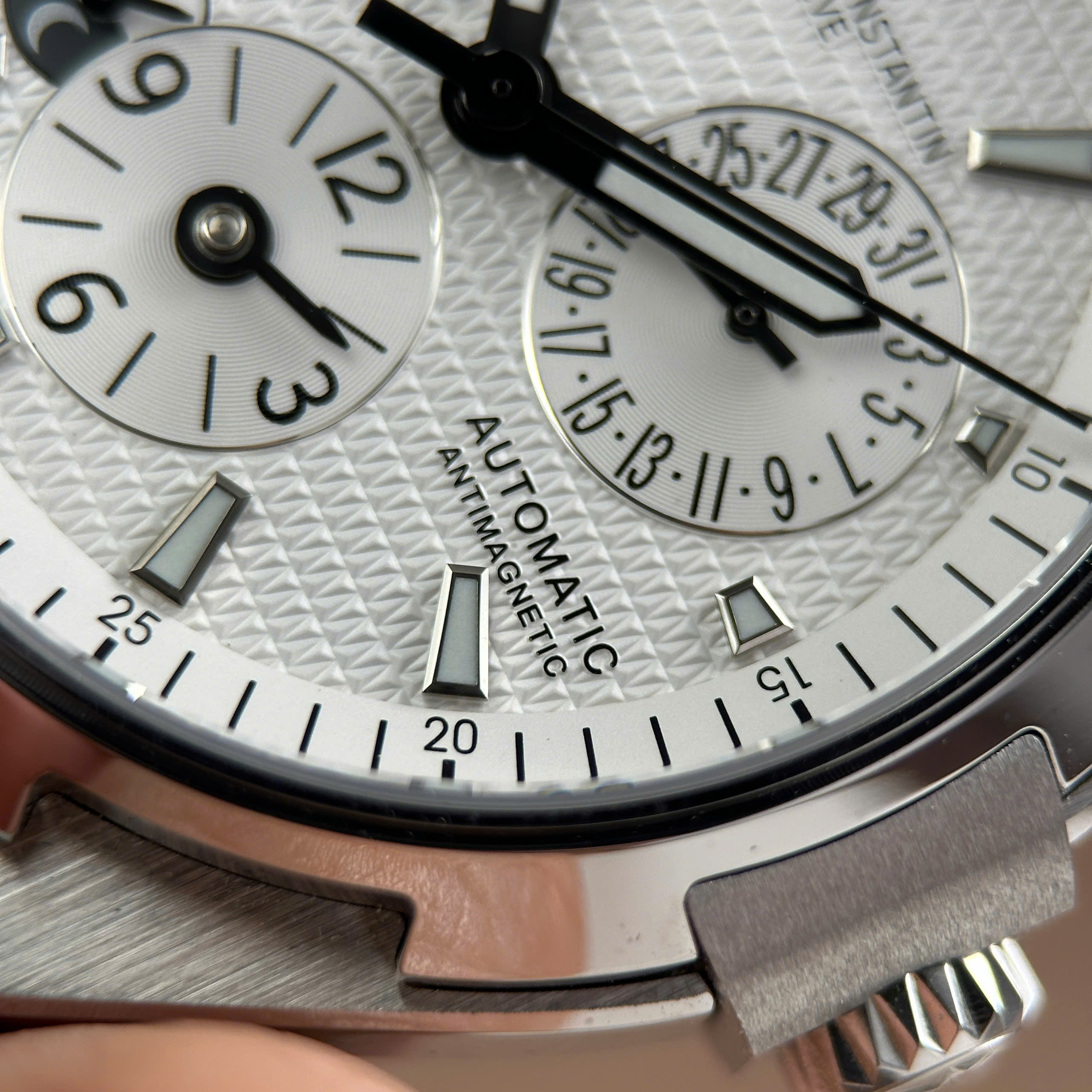 Đồng Hồ Vacheron Constantin Overseas Dual Time 47450 Nam Dây Kim Loại Xưởng 9F 42mm (8) Dong Ho Vacheron Constantin Overseas Dual Time 47450 Nam Day Kim Loai Xuong 9F 42mm 8