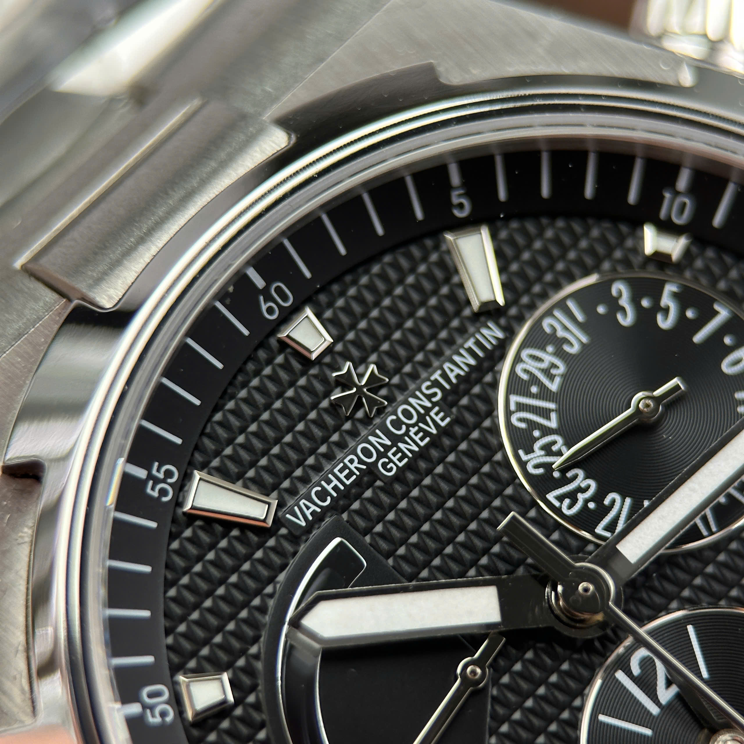 Đồng Hồ Vacheron Constantin Overseas Dual Time 47450 Replica Thuỵ Sỹ Xưởng 9F 42mm (5) Dong Ho Vacheron Constantin Overseas Dual Time 47450 Replica Thuy Sy Xuong 9F 42mm 5