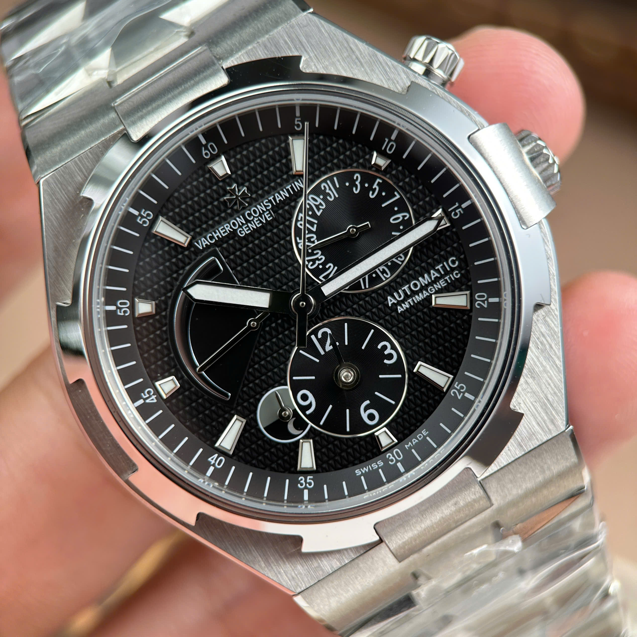 Đồng Hồ Vacheron Constantin Overseas Dual Time 47450 Replica Thuỵ Sỹ Xưởng 9F 42mm (7) Dong Ho Vacheron Constantin Overseas Dual Time 47450 Replica Thuy Sy Xuong 9F 42mm 7