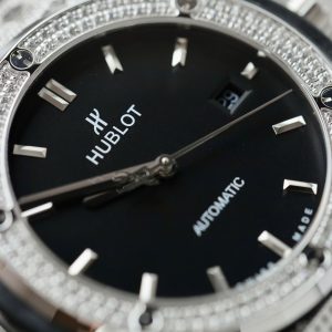 Đồng Hồ Hublot Chế Tác Classic Fusion Titanium Màu Đen Đính Full Đá 42mm (11)