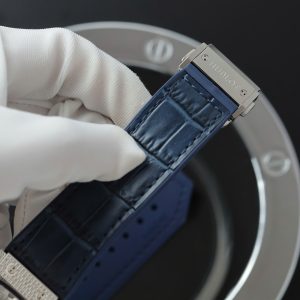 Đồng Hồ Hublot Chế Tác Classic Fusion Titanium Màu Xanh Dương Đính Full Đá 42mm (2)