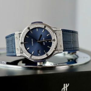 Đồng Hồ Hublot Chế Tác Classic Fusion Titanium Màu Xanh Dương Đính Full Đá 42mm (2)