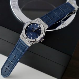 Đồng Hồ Hublot Chế Tác Classic Fusion Titanium Màu Xanh Dương Đính Full Đá 42mm (2)