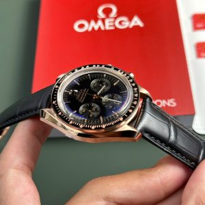 Đồng Hồ Omega SpeedMaster MoonWatch Fake 11 Mặt Đen Dây Da Xưởng OM 42mm (2)