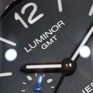 Đồng Hồ Panerai Chế Tác Luminor GMT PAM1176 Vỏ Carbon Dây Vải Nato VSF 44mm