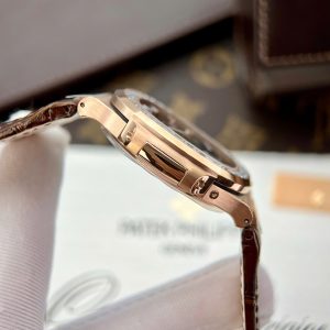 Đồng Hồ Patek Philippe Nautilus 5724R Chế Tác Nam Mặt Đen Đính Đá Baguette Xưởng GR 40mm (2)