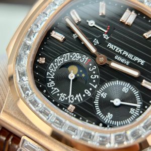 Đồng Hồ Patek Philippe Nautilus 5724R Chế Tác Nam Mặt Đen Đính Đá Baguette Xưởng GR 40mm (2)
