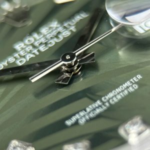 Đồng Hồ Rolex DateJust 126234 Chế Tác Mặt Xanh Họa Tiết Lá Cây Cọc Số Đá VSF 36mm (2)