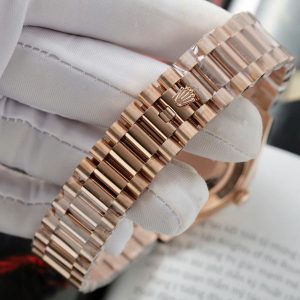 Đồng Hồ Rolex Day-Date Chế Tác Phủ Vàng Hồng Đính Đá Moissanite Hong Kong GMF 40mm (2)