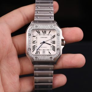 Đồng Hồ Cartier Santos Mặt Trắng Replica 11 Viền Đính Đá Moissanite Máy Cơ Thụy Sỹ Xưởng BV 39 (2)