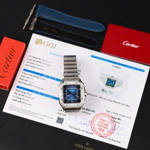 Đồng Hồ Cartier Santos Mặt Xanh Dương Rep 11 Viền Đính Đá Moissanite Máy Cơ Thụy Sỹ Xưởng BV 39 (2)