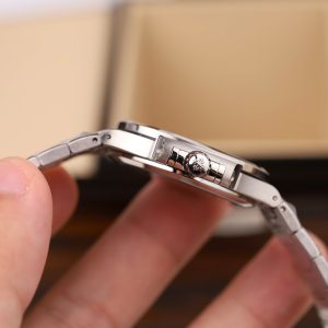 Đồng Hồ Patek Philippe Fake 11 Nautilus 7118 Mặt Xám Viền Đính Đá CZ Xưởng GR 35 (2)