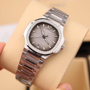Đồng Hồ Patek Philippe Fake 11 Nautilus 7118 Mặt Xám Viền Đính Đá CZ Xưởng GR 35 (2)